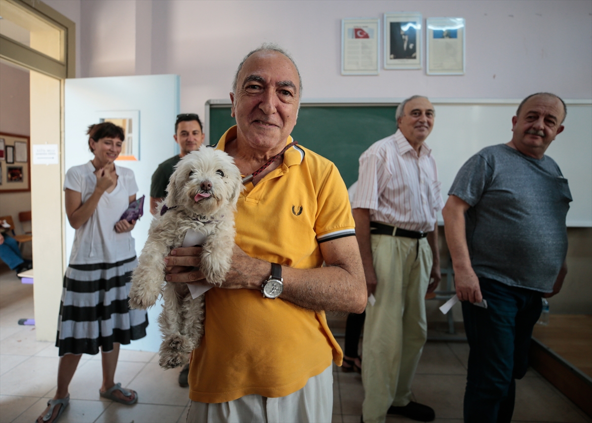 İzmirliler sandık başında