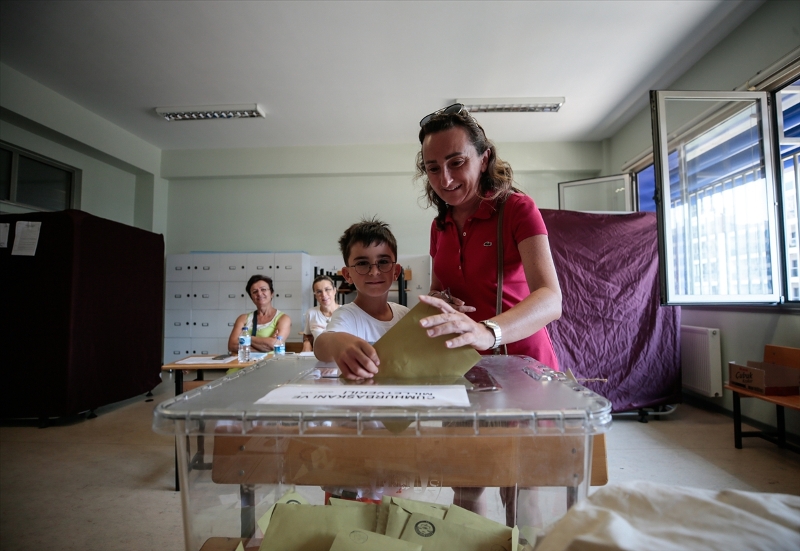 İzmirliler sandık başında