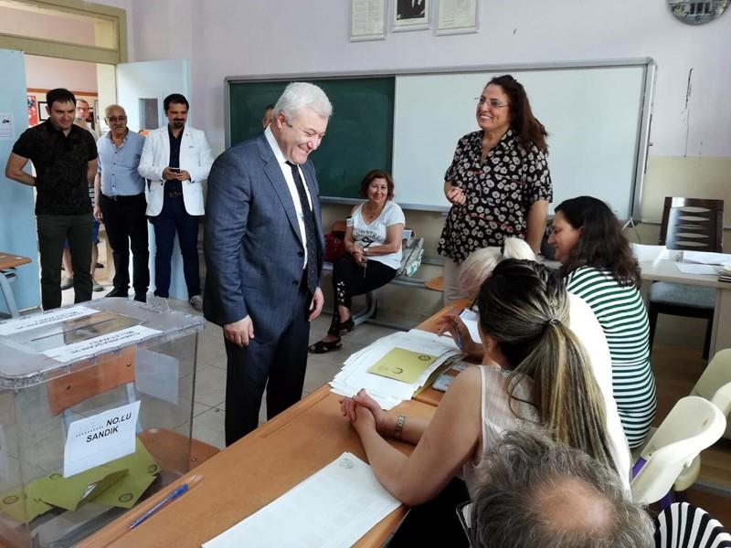 İzmirliler sandık başında