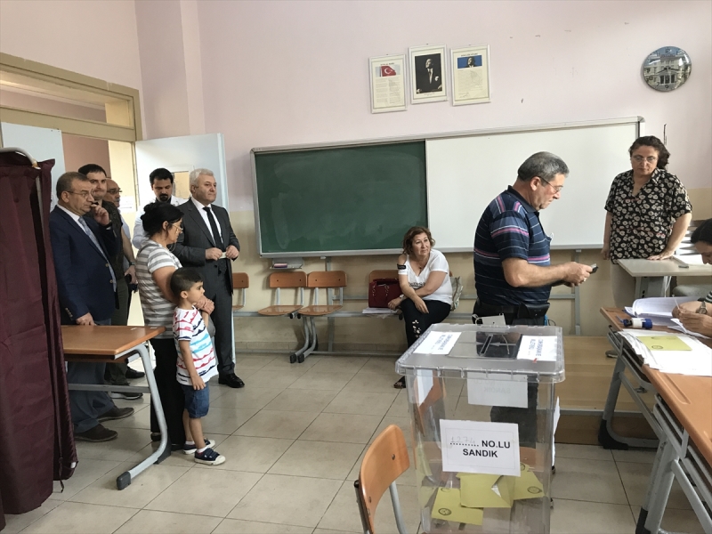 İzmirliler sandık başında