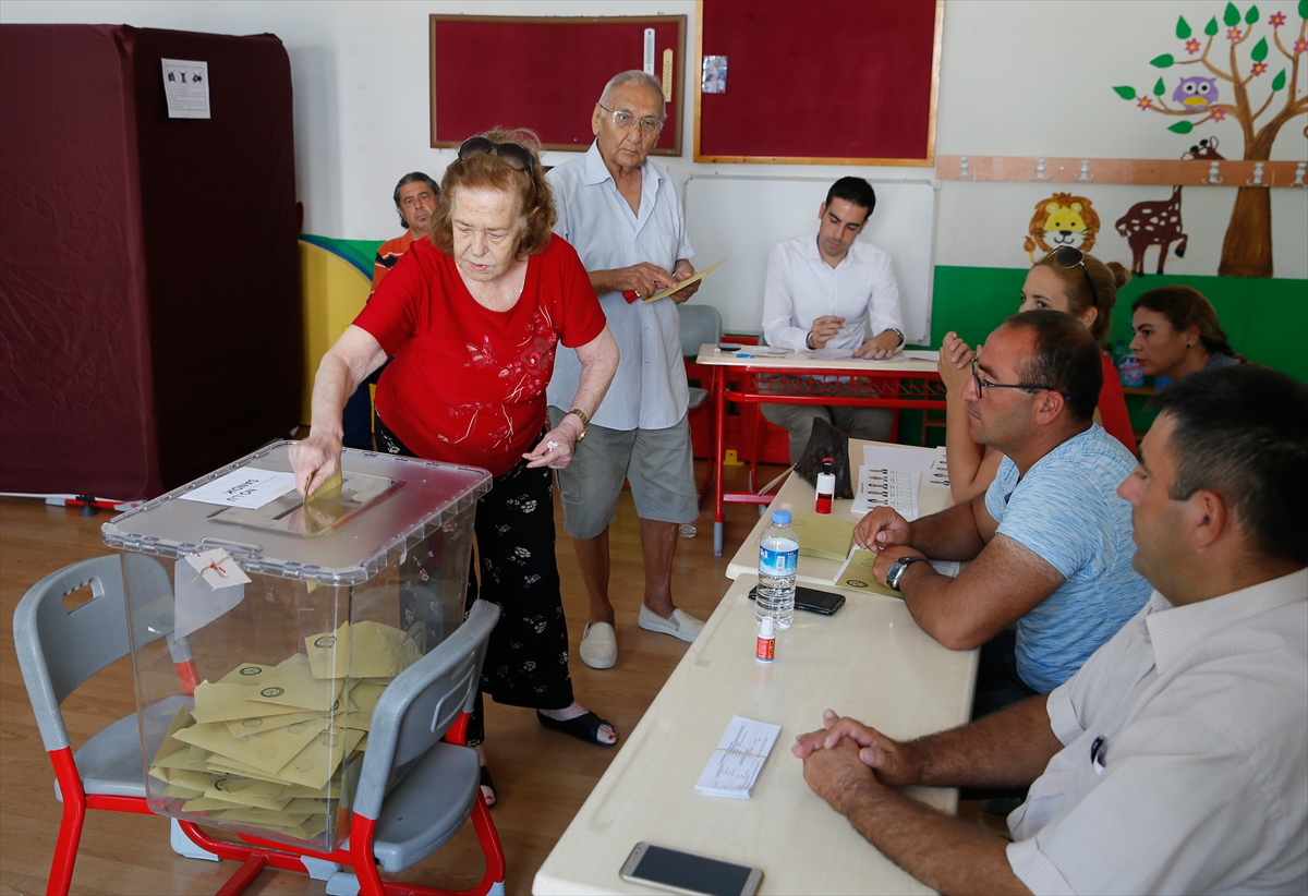 İzmirliler sandık başında