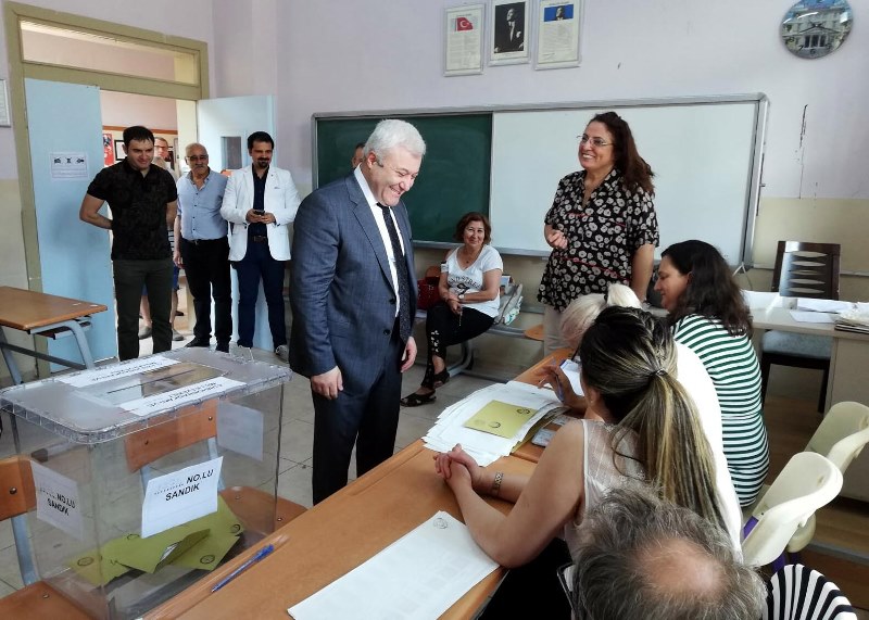 İzmirliler sandık başında
