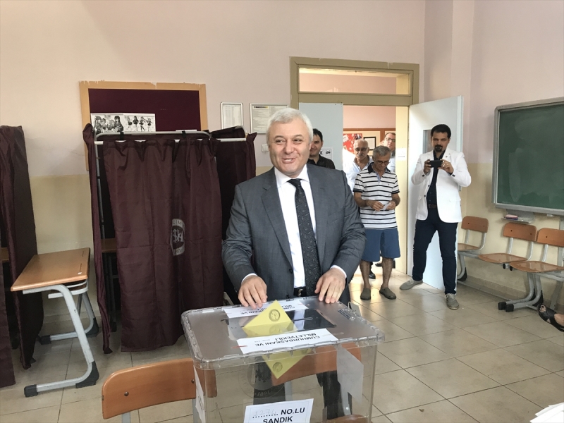 İzmirliler sandık başında