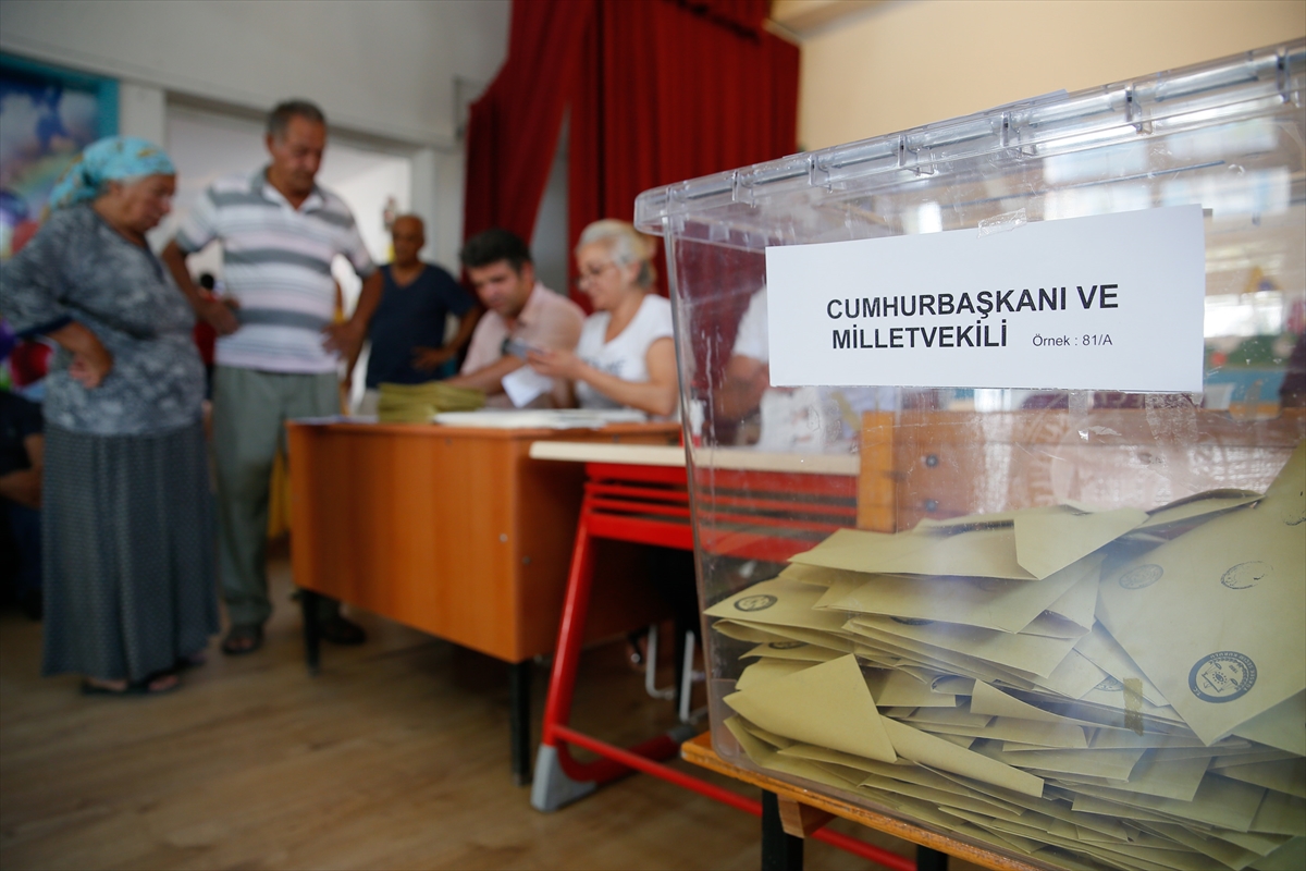İzmirliler sandık başında
