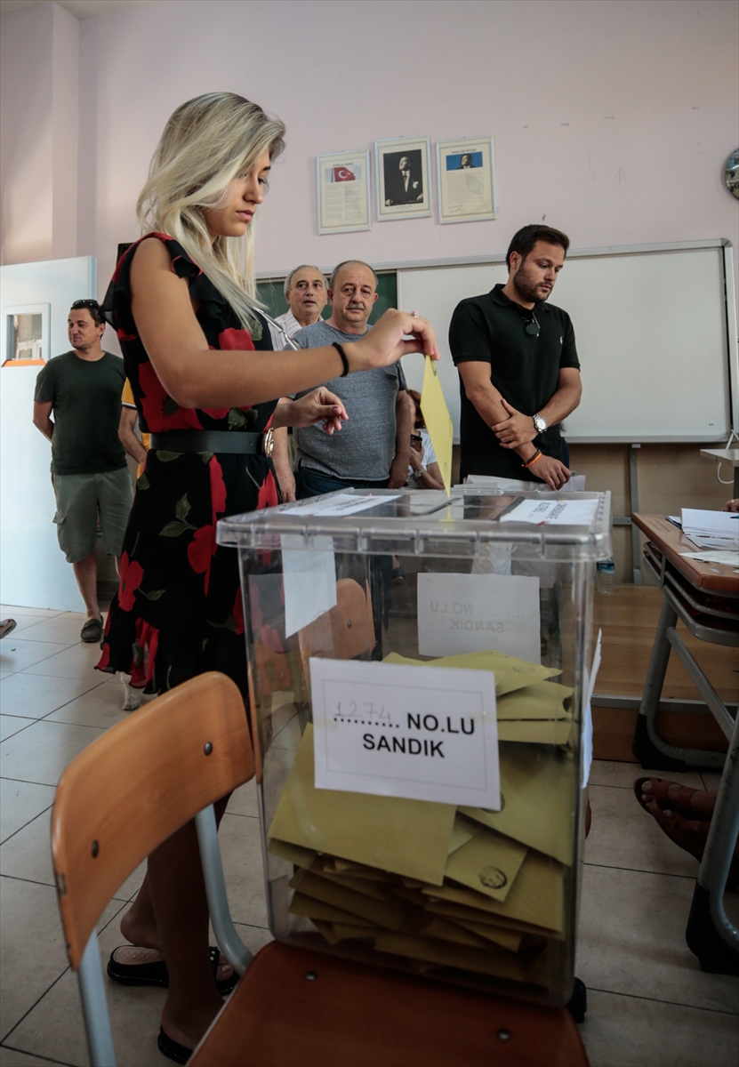 İzmirliler sandık başında