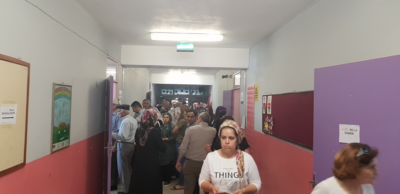 İzmirliler sandık başında