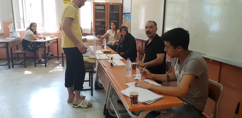 İzmirliler sandık başında