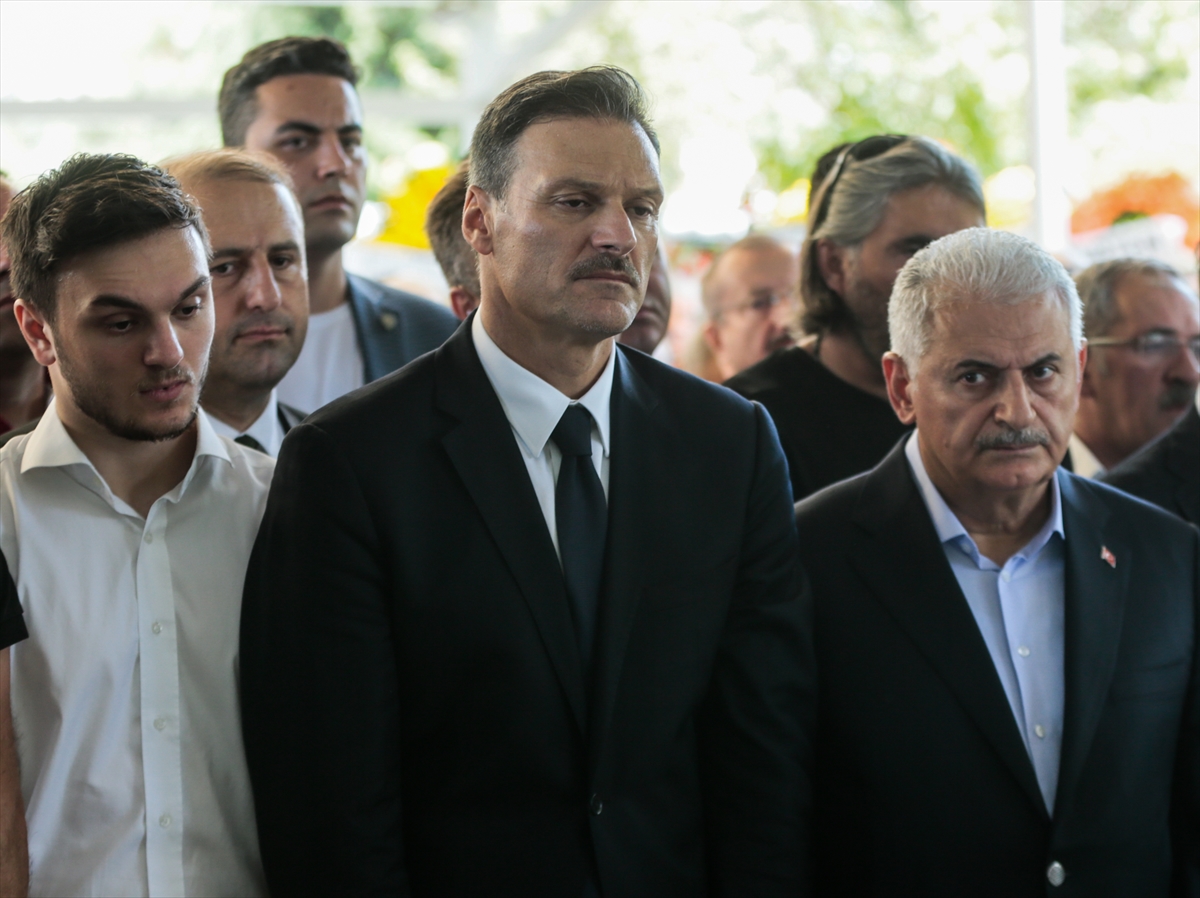 Alpay Özalan'ın acı günü!