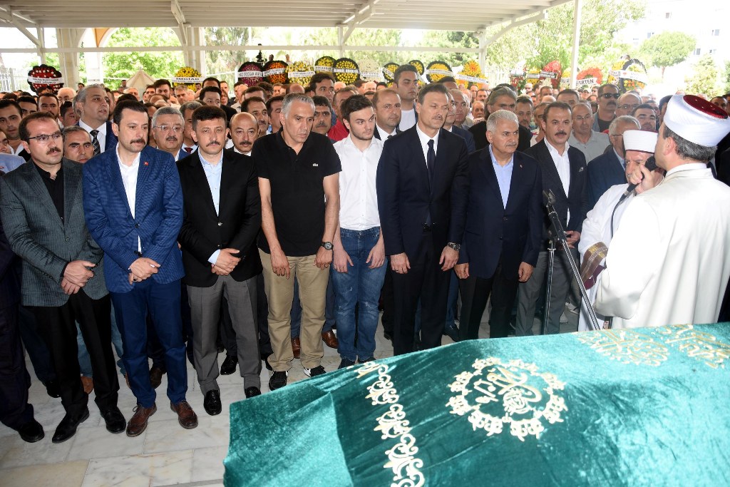 Alpay Özalan'ın acı günü!