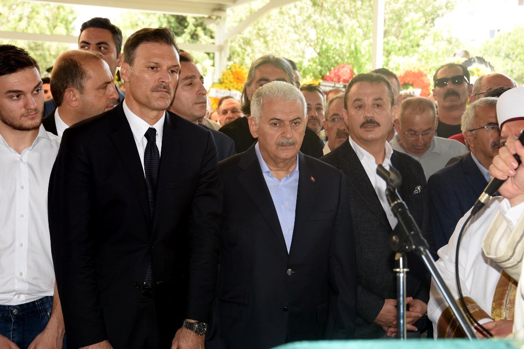 Alpay Özalan'ın acı günü!