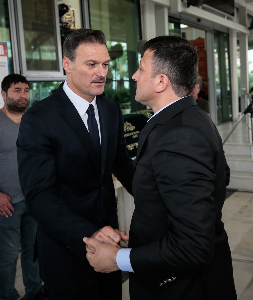 Alpay Özalan'ın acı günü!