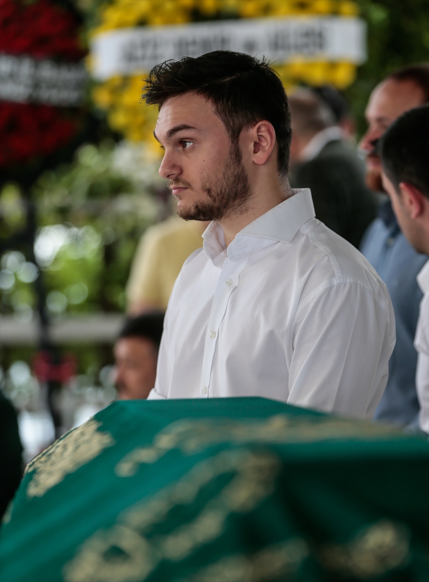 Alpay Özalan'ın acı günü!