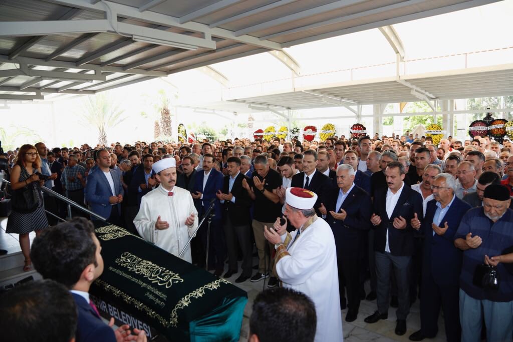 Alpay Özalan'ın acı günü!