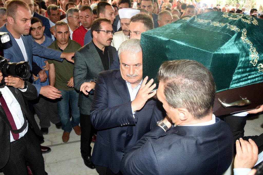 Alpay Özalan'ın acı günü!