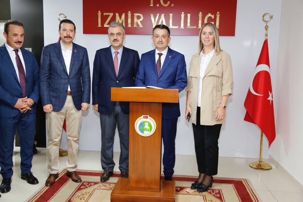 Bakan Pakdemirli İzmir'de