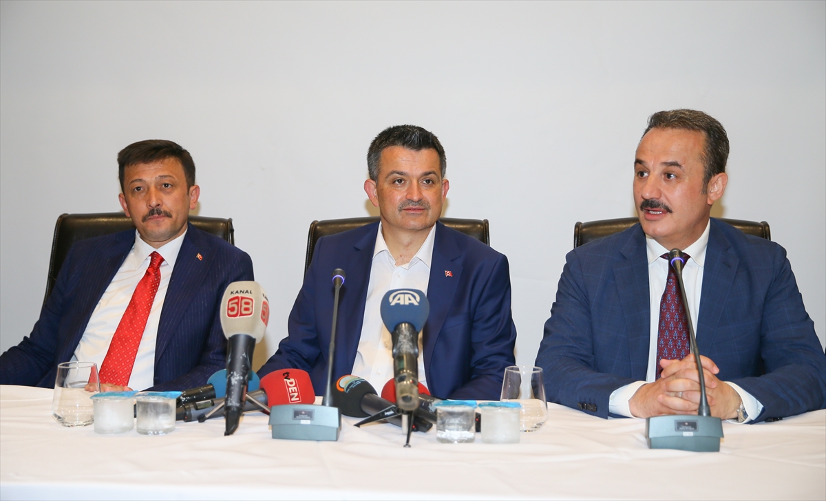 Bakan Pakdemirli İzmir'de
