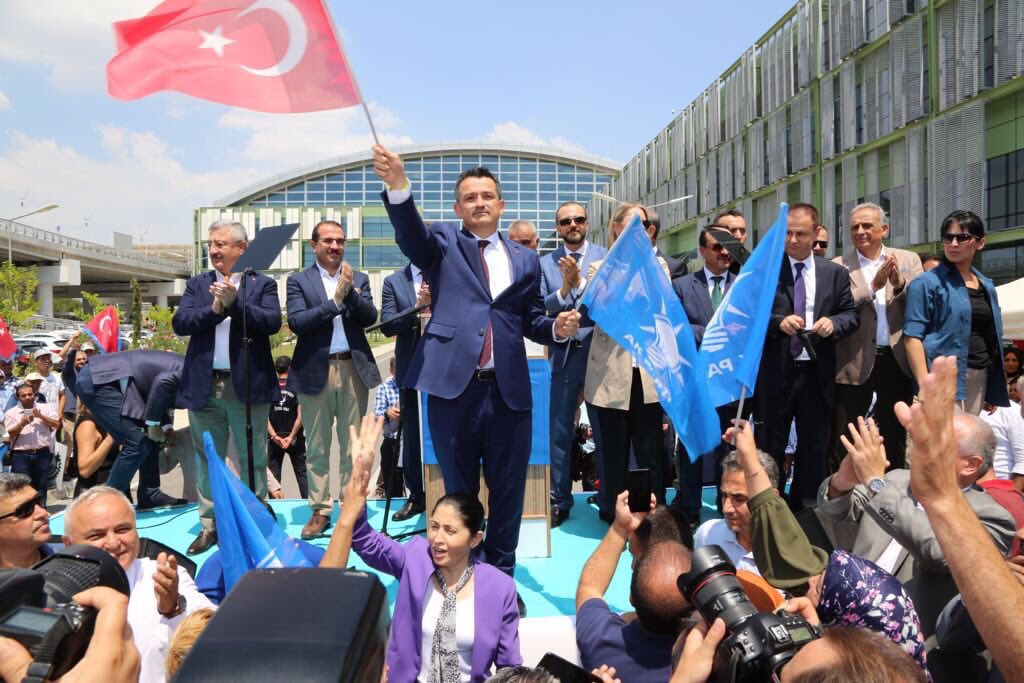 Bakan Pakdemirli İzmir'de