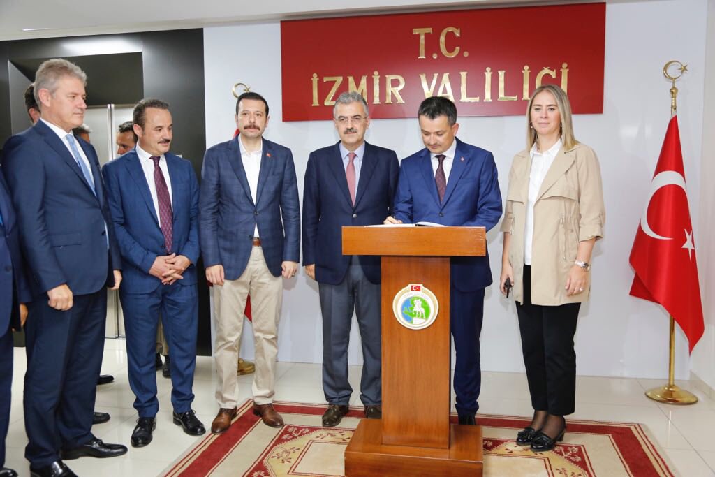 Bakan Pakdemirli İzmir'de