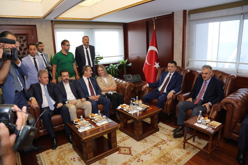 Bakan Pakdemirli İzmir'de