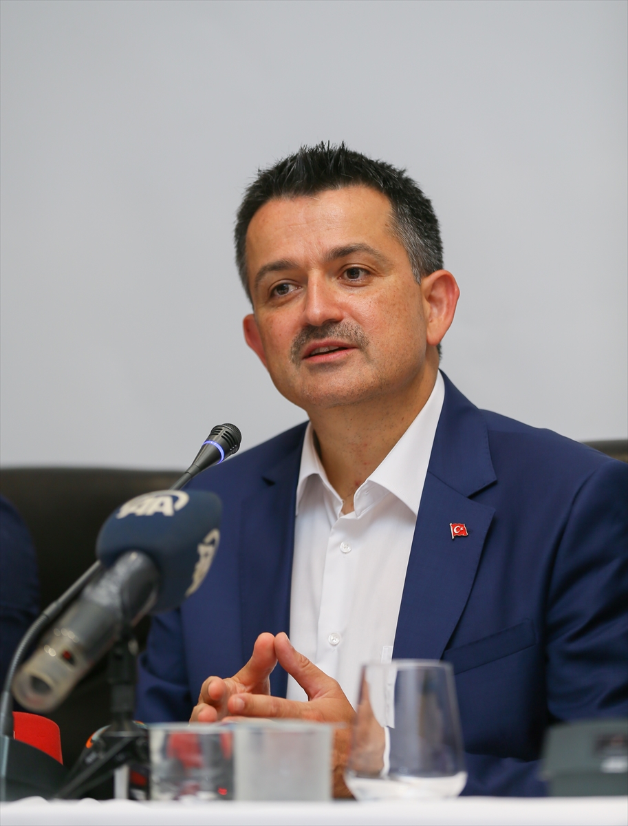 Bakan Pakdemirli İzmir'de