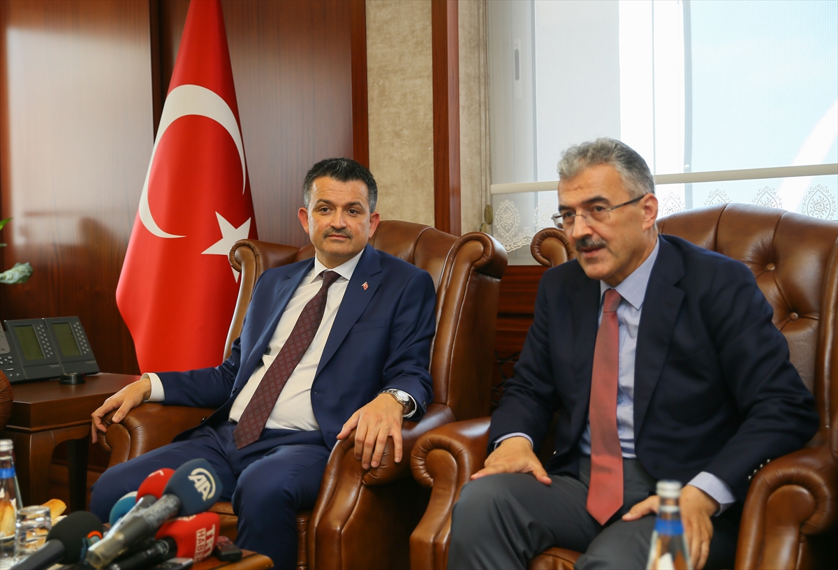 Bakan Pakdemirli İzmir'de