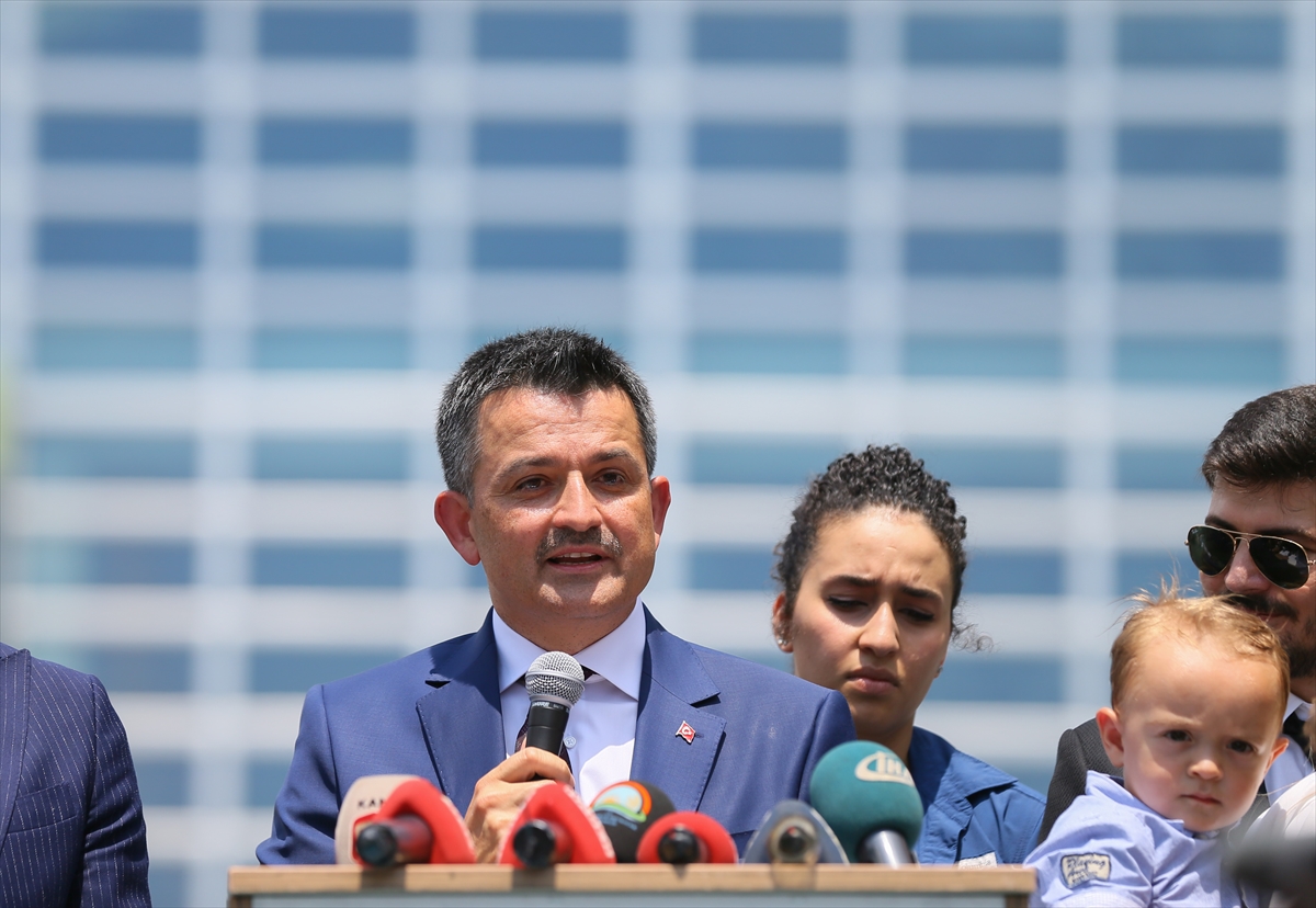 Bakan Pakdemirli İzmir'de