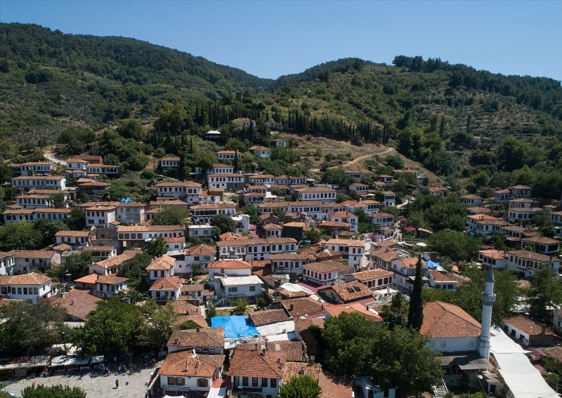 'Kıyamet köyü'ne akın