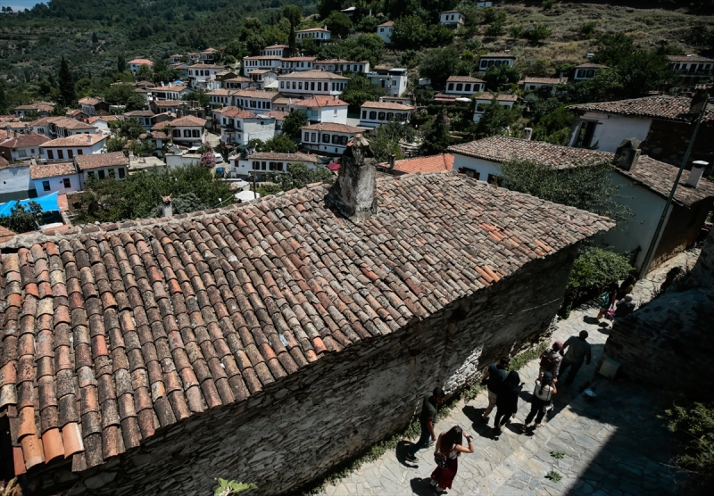 'Kıyamet köyü'ne akın