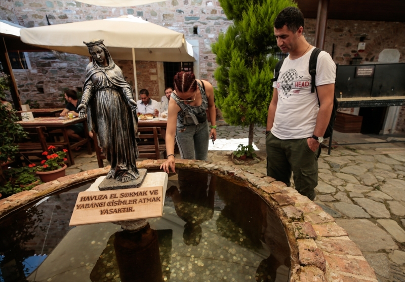 'Kıyamet köyü'ne akın