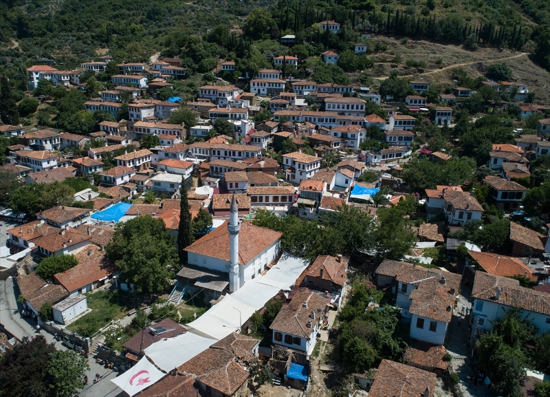 'Kıyamet köyü'ne akın