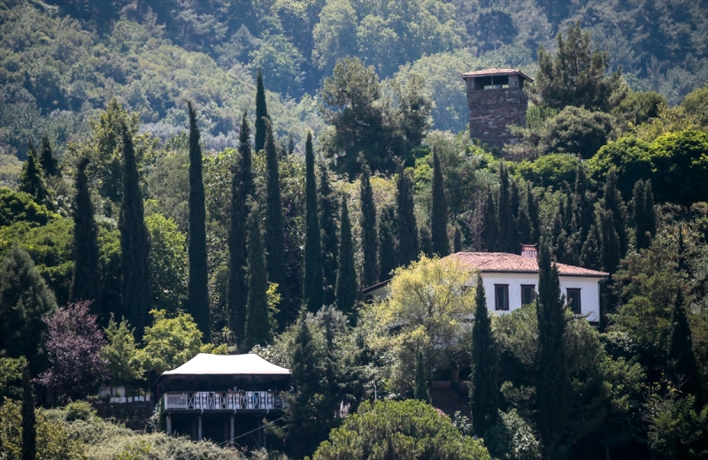 'Kıyamet köyü'ne akın