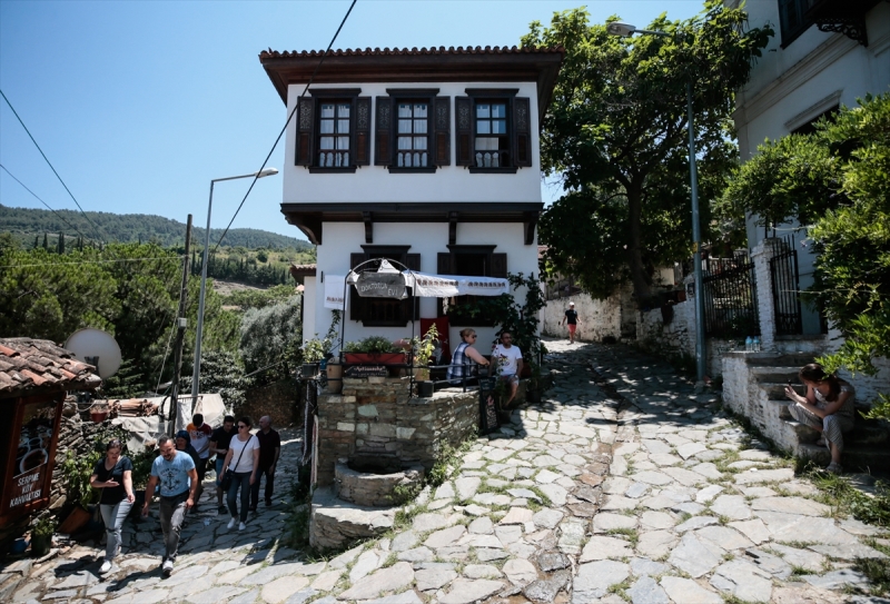 'Kıyamet köyü'ne akın