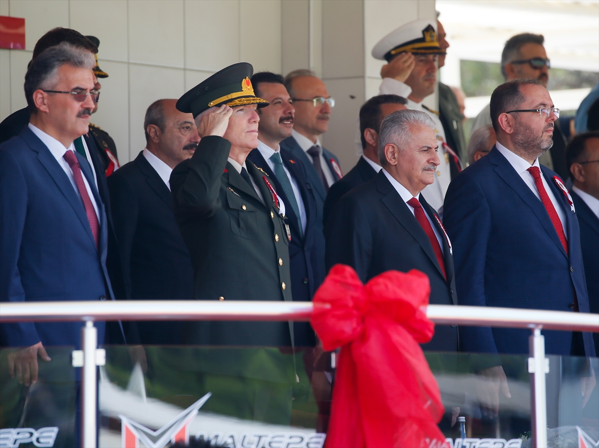 TBMM Başkanı Yıldırım teğmenlerin mezuniyet törenine katıldı