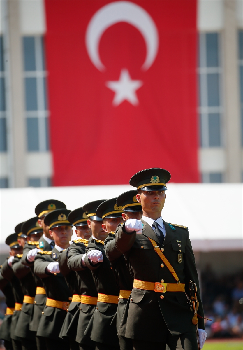 TBMM Başkanı Yıldırım teğmenlerin mezuniyet törenine katıldı