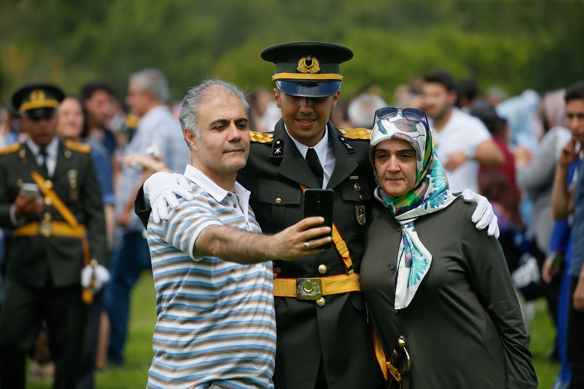 TBMM Başkanı Yıldırım teğmenlerin mezuniyet törenine katıldı