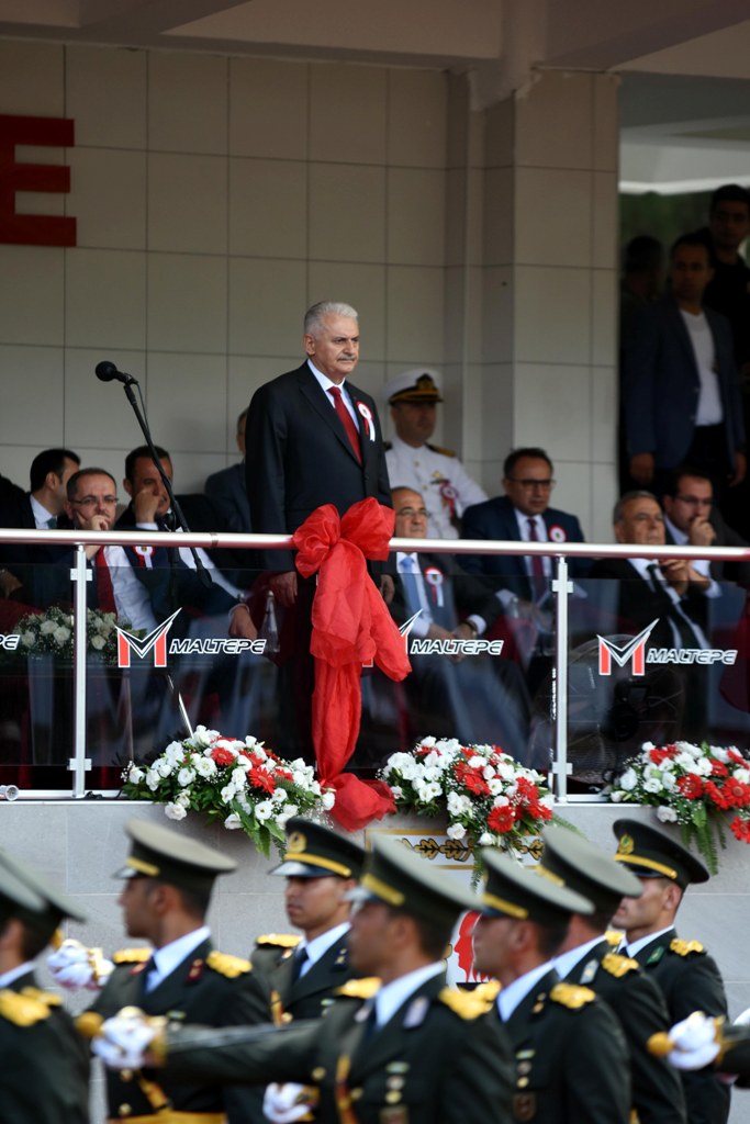 TBMM Başkanı Yıldırım teğmenlerin mezuniyet törenine katıldı