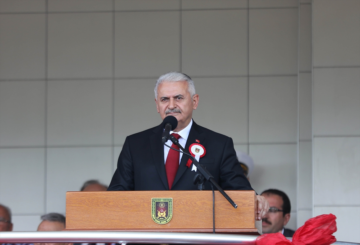 TBMM Başkanı Yıldırım teğmenlerin mezuniyet törenine katıldı