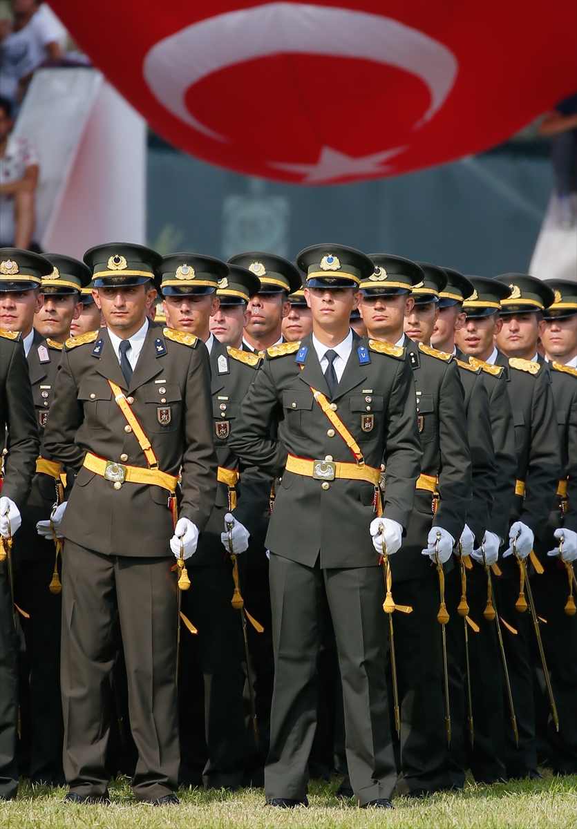 TBMM Başkanı Yıldırım teğmenlerin mezuniyet törenine katıldı
