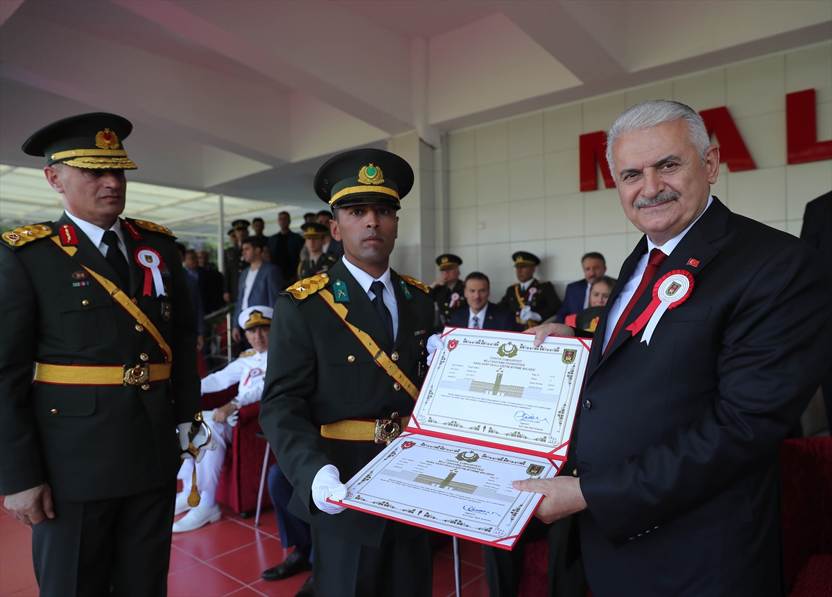 TBMM Başkanı Yıldırım teğmenlerin mezuniyet törenine katıldı