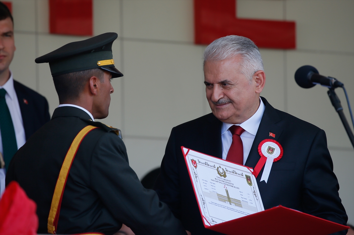 TBMM Başkanı Yıldırım teğmenlerin mezuniyet törenine katıldı
