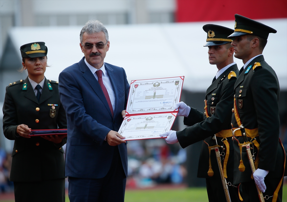 TBMM Başkanı Yıldırım teğmenlerin mezuniyet törenine katıldı