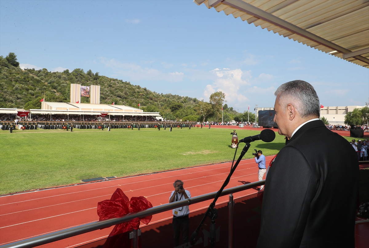 TBMM Başkanı Yıldırım teğmenlerin mezuniyet törenine katıldı
