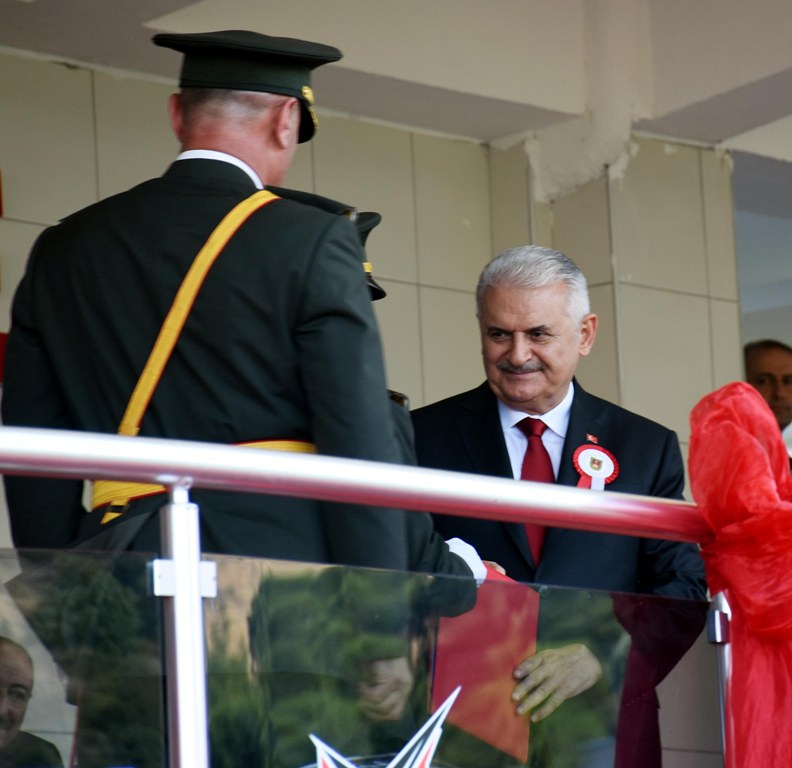 TBMM Başkanı Yıldırım teğmenlerin mezuniyet törenine katıldı