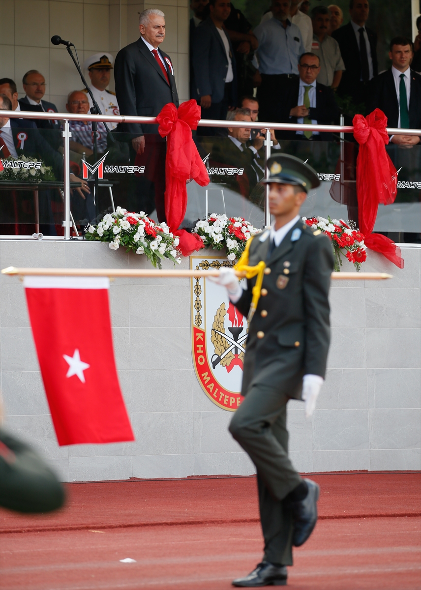 TBMM Başkanı Yıldırım teğmenlerin mezuniyet törenine katıldı