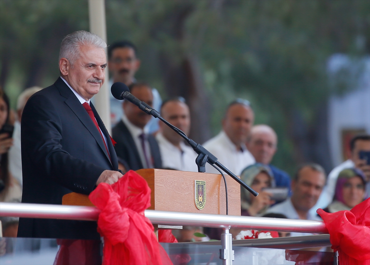 TBMM Başkanı Yıldırım teğmenlerin mezuniyet törenine katıldı