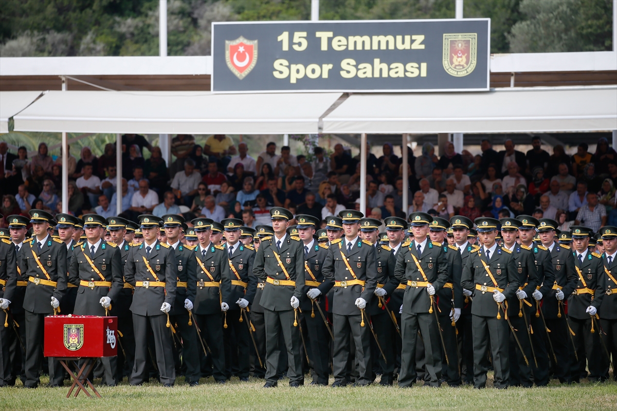 TBMM Başkanı Yıldırım teğmenlerin mezuniyet törenine katıldı