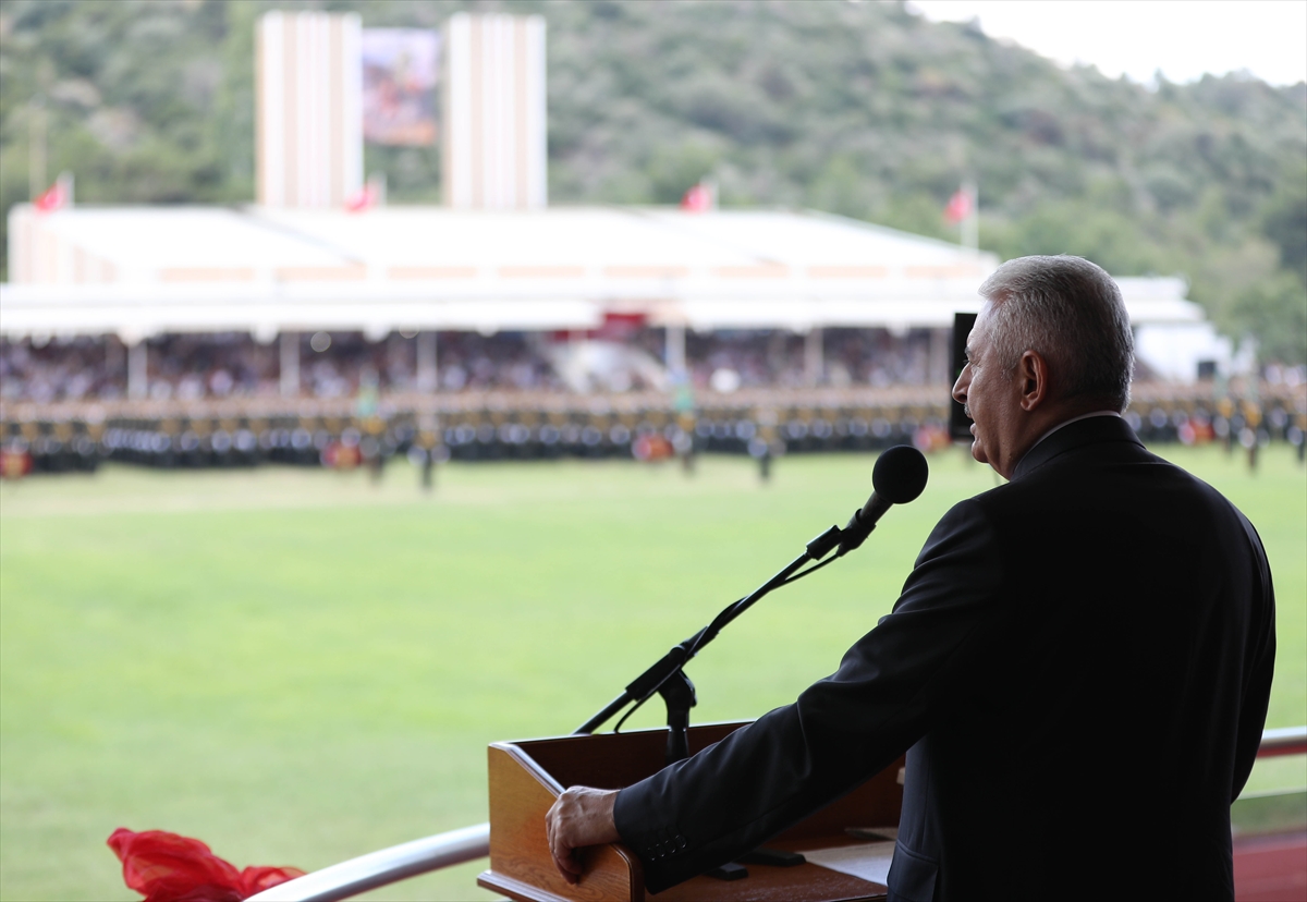 TBMM Başkanı Yıldırım teğmenlerin mezuniyet törenine katıldı