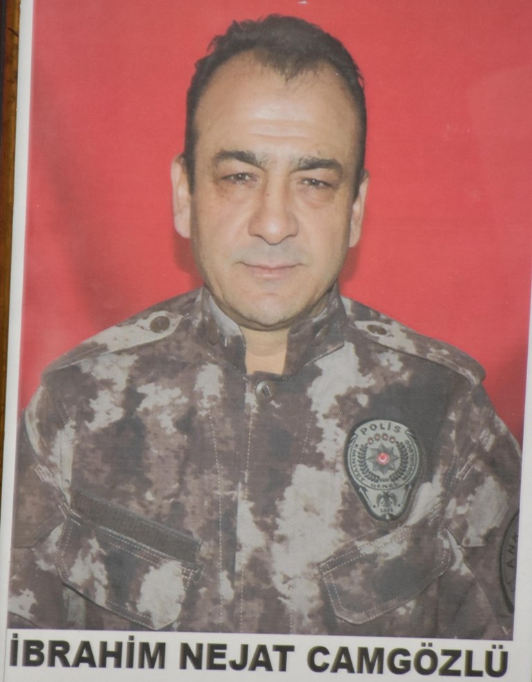 Şehit özel harekat polisi İzmir'de son yolculuğuna uğurlandı