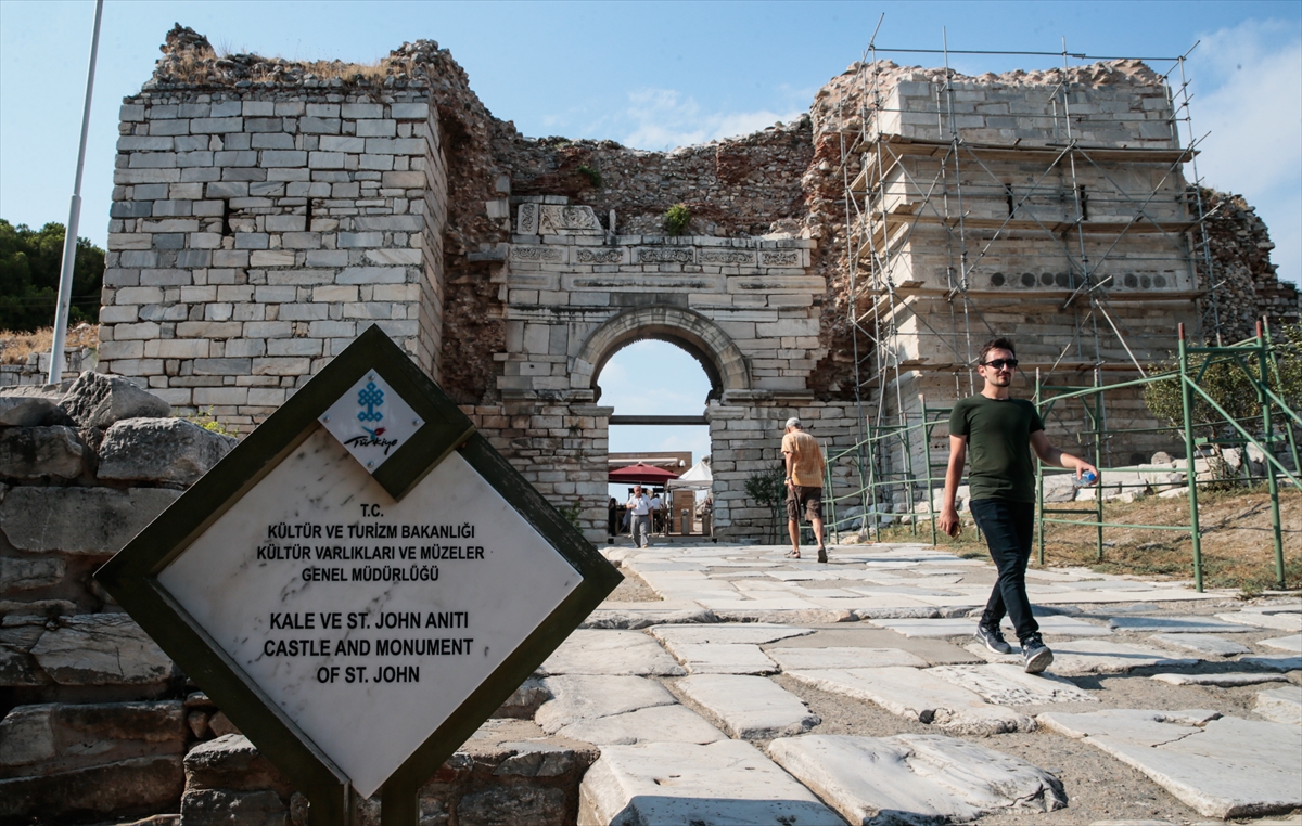 Efes 8500 yıllık yolculuğa çıkarıyor!