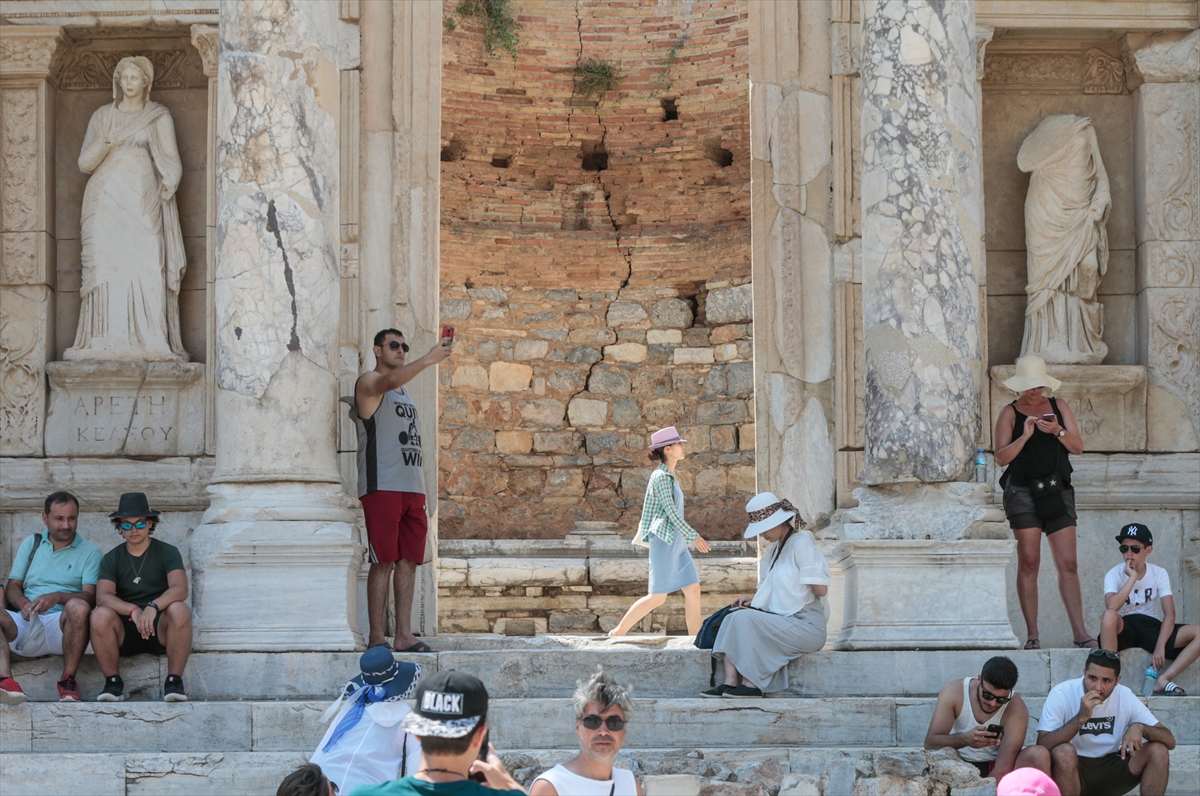 Efes 8500 yıllık yolculuğa çıkarıyor!